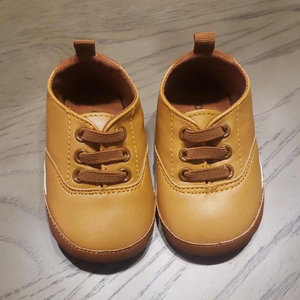 Infant Old Navy casual shoes